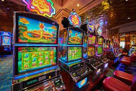 Antarmuka permainan Aviator di platform uang togel dengan grafik naik dan tombol keluar